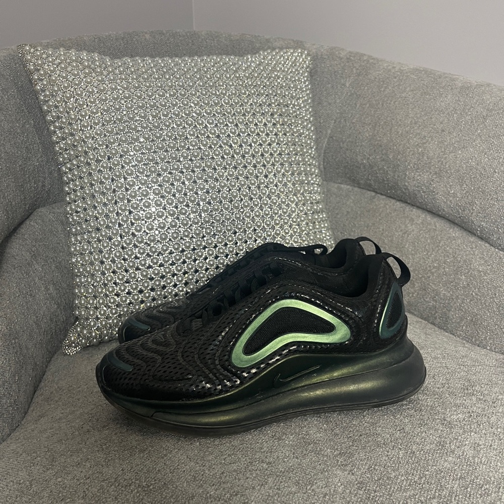 Nike Air max 720s Mint and Black Sneakers
Condition: Excellent